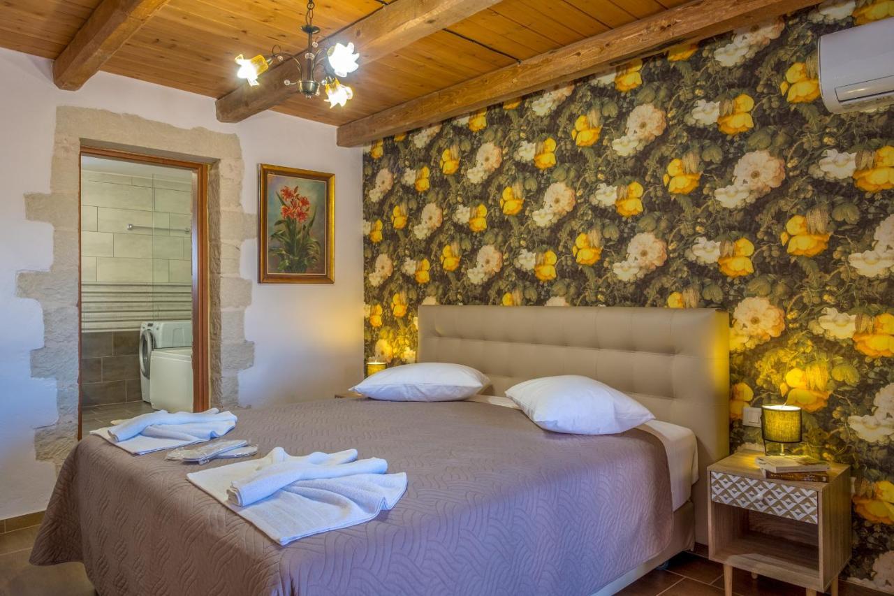 Villa George Kambánion Esterno foto